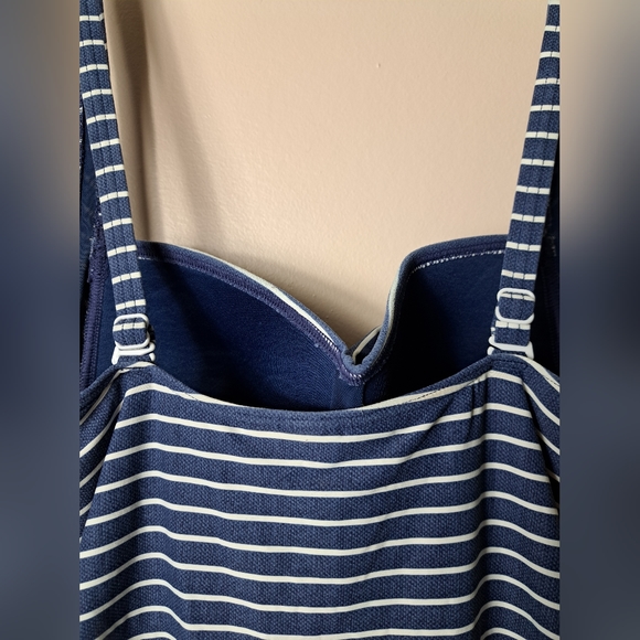 NipTuck Swim Size 8 One Piece Swimsuit Ruched Sides Multifit Bra Cup - Picture 7 of 11